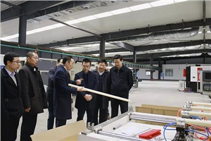 比亞迪股份有限公司副總裁劉煥明、株洲市高新區(qū)管委會(huì)副主任馬立恒、統(tǒng)戰(zhàn)部長(zhǎng)周玉智等領(lǐng)導(dǎo)一行蒞臨我司 指導(dǎo)工作